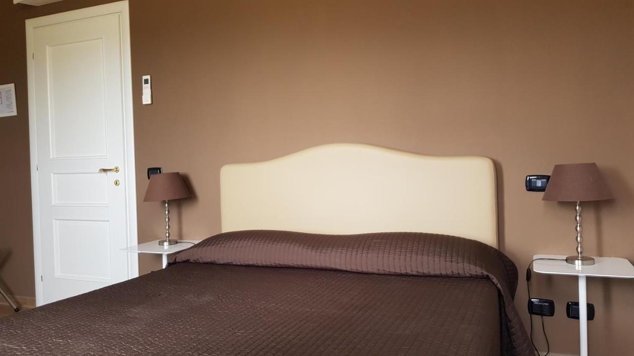 Il Casale Degli Ulivi - Agriturismo - Tenimenti Leone Lanuvio Exteriör bild